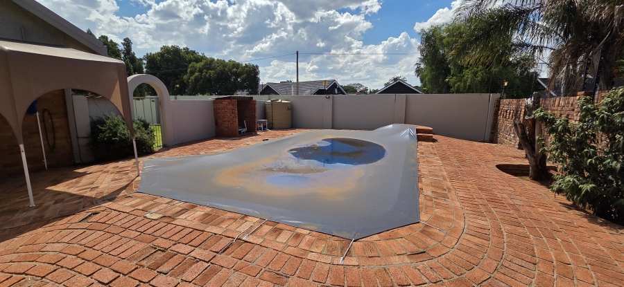 4 Bedroom Property for Sale in Hillcrest Northern Cape